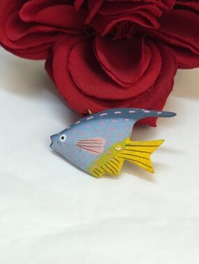 Vintage Hand Painted Wooden Kissy Fish Pendant or Charm Jewelry Making
